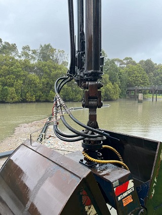 Clamshell Bucket Crane